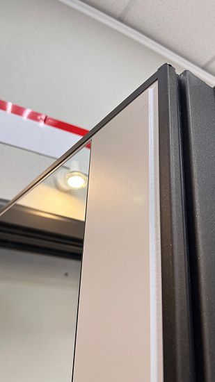 Входная дверь  